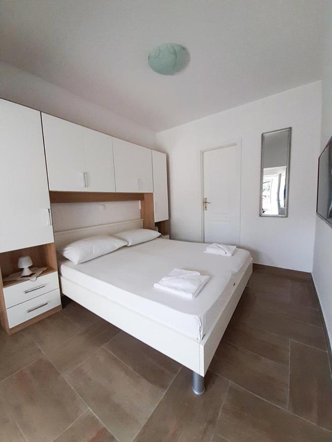 Apartment Nina Rovinj Bagian luar foto